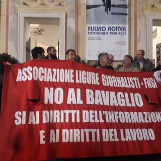 #GiùLeManiDallInformazione: anche a Genova il flash-mob dei giornalisti