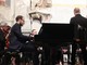 Mattia Lorenzini si esibisce al pianoforte sabato alla Scuola Conte di Pegli