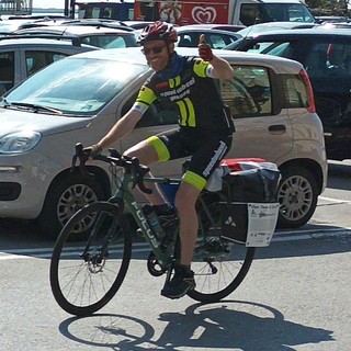In bicicletta a raccogliere fondi per le zone terremotate: la nuova avventura di un fantastico ragazzo di Pra’