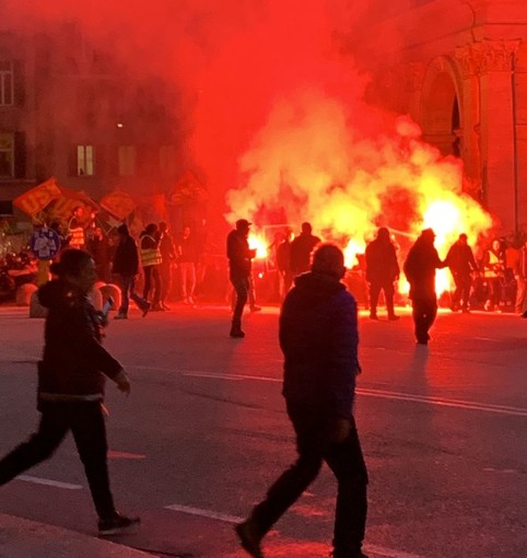 Porto, la manifestazione contro la guerra: in 2 mila davanti al varco Etiopia (Video)