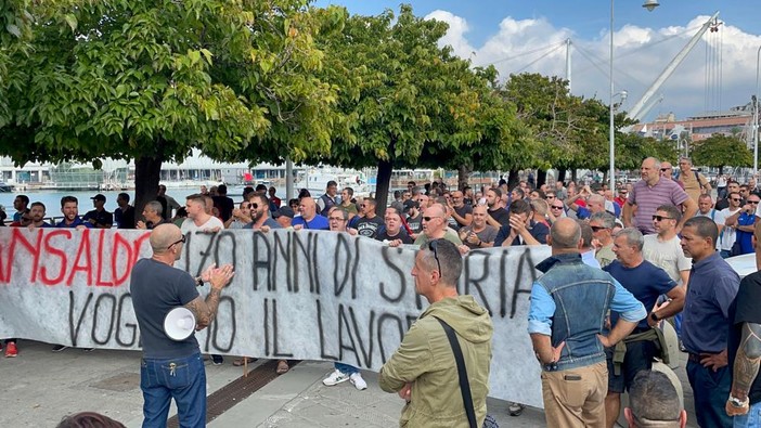 Ansaldo, protesta dei lavoratori al convegno dei 170 anni dell’azienda (Foto e Video)