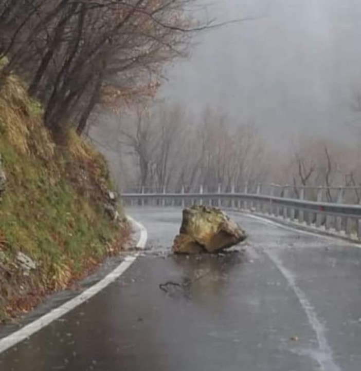 Maltempo a Genova: strade allagate, smottamenti e disagi
