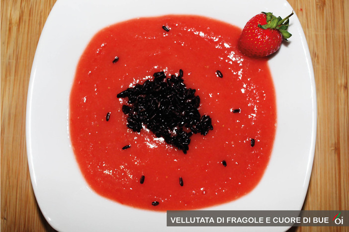MercoledìVeg di Ortofruit: oggi prepariamo vellutata di fragole e cuore di bue MercoledìVeg di Ortofruit: oggi prepariamo vellutata di fragole e cuore di bue