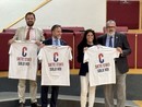 Le magliette esibite in consiglio regionale