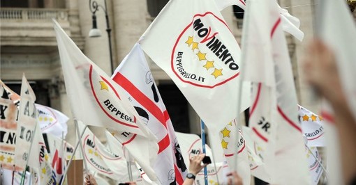 Amt, il M5S: "Solidarietà ai lavoratori. Assurdo multare chi ha difeso il proprio lavoro e il trasporto pubblico" Amt, il M5S: "Solidarietà ai lavoratori. Assurdo multare chi ha difeso il proprio lavoro e il trasporto pubblico"
