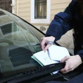 A Genova spopola il dibattito sulla App svedese che promette soldi in cambio di segnalazioni di irregolarità stradali