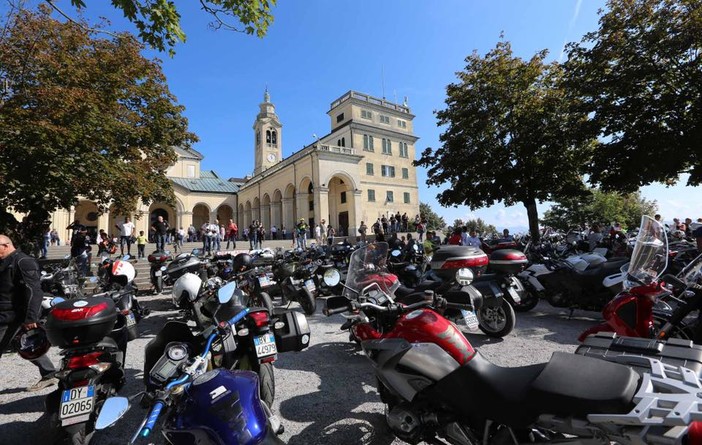Domenica 11 settembre il tradizionale appuntamento con la benedizione dei caschi alla Madonna della Guardia