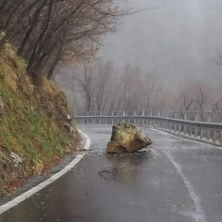 Maltempo a Genova: strade allagate, smottamenti e disagi
