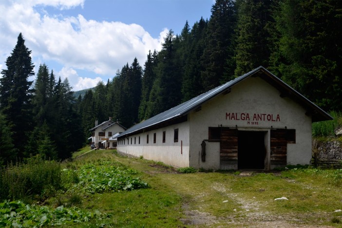 Genova, sabato, in occasione dei 700 anni dalla morte di Dante Alighieri, la 'Carovana Dantesca'