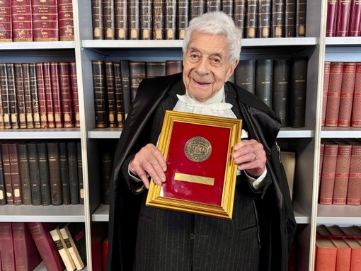 Mario Sguerso premiato per i settant'anni di iscrizione all'Ordine