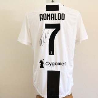 &quot;Genova nel cuore&quot;: l'asta benefica della maglia di Ronaldo e dei campioni dello sport