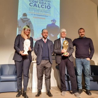 La mostra itinerante "Raccontami com'era il calcio" fa tappa a Genova, esposti i cimeli della Nazionale