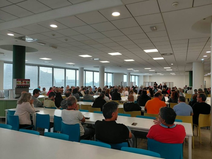 Vertenza Ericsson, confermati gli esuberi: assemblee dei lavoratori e scontro sulle parole della Premier