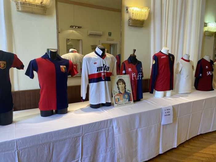 Pegli, all’Hotel Mediterranèe una bella mostra sulle magliette da calcio di tutti i tempi Pegli, all’Hotel Mediterranèe una bella mostra sulle magliette da calcio di tutti i tempi