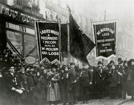 Una manifestazione delle donne dopo i fatti della Triangle Waist Company a New York nel 1911