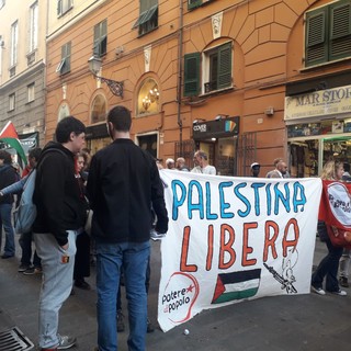 &quot;Palestina libera&quot;: corteo nel centro di Genova
