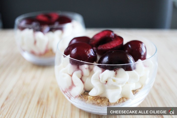 MercoledìVeg di Ortofruit: oggi prepariamo la cheesecake alle ciliegie (al bicchiere)