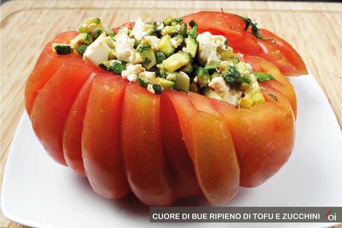 MercoledìVeg di Ortofruit: oggi prepariamo cuore di bue ripieno di tofu e zucchini MercoledìVeg di Ortofruit: oggi prepariamo cuore di bue ripieno di tofu e zucchini