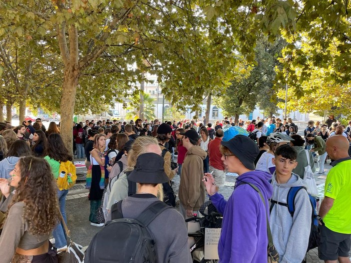 Il Fridays for future a Genova, perché i giovani partecipano al corteo