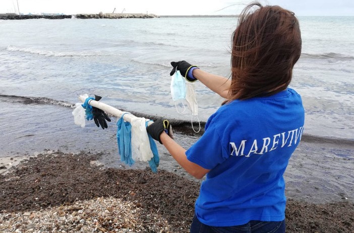 La pandemia nella pandemia: il Covid fa aumentare il consumo (e l’inquinamento) di plastica