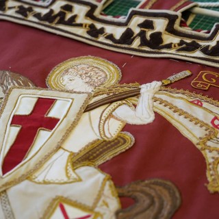 Nuovo gonfalone per il Comune di Genova, domani il debutto alla processione di San Giovanni