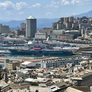 Rotta su Genova per la portaerei Garibaldi: nasce il progetto per un sito museale