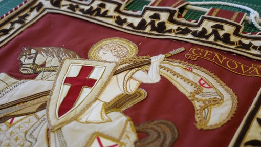 Nuovo gonfalone per il Comune di Genova, domani il debutto alla processione di San Giovanni Nuovo gonfalone per il Comune di Genova, domani il debutto alla processione di San Giovanni
