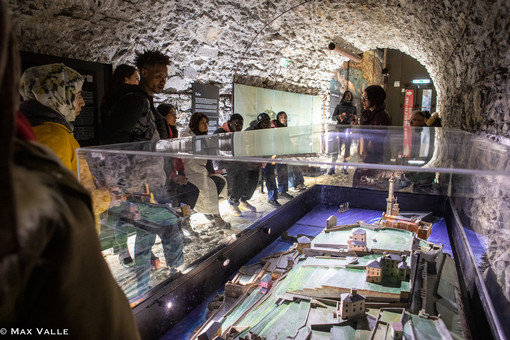 Giovedì il SUQ porta in scena "NavigAzioni tra teatro e museo", alla Sala Mercato del Teatro Nazionale di Genova Giovedì il SUQ porta in scena "NavigAzioni tra teatro e museo", alla Sala Mercato del Teatro Nazionale di Genova