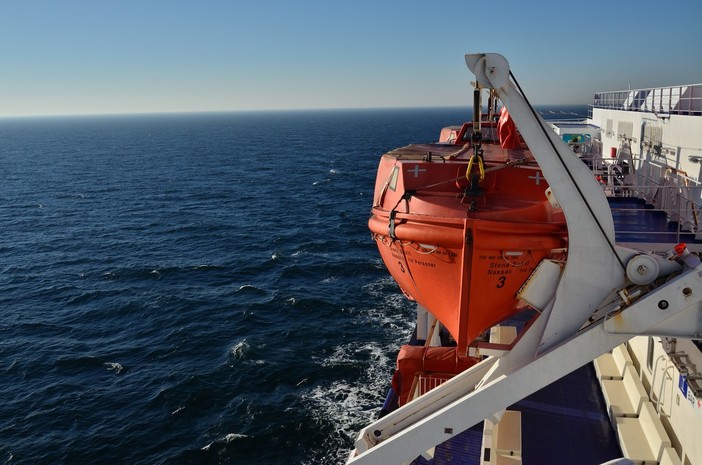 Traghetto Genova-Palermo, ragazza 20enne scomparsa durante il viaggio Traghetto Genova-Palermo, ragazza 20enne scomparsa durante il viaggio
