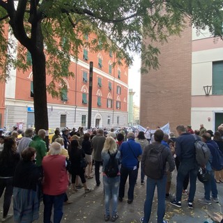 Funivia di Begato, il comitato di cittadini "Con i piedi per terra" torna in piazza: "La nostra lotta comincia adesso"