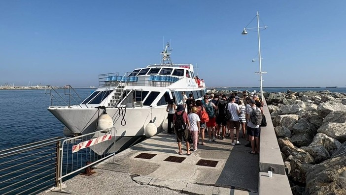 Pegli, pressing sul Comune per salvare il servizio Navebus. Chiarotti (Pd): “La Regione spieghi i tagli al finanziamento”. La replica: “Mai fatto tagli” Pegli, pressing sul Comune per salvare il servizio Navebus. Chiarotti (Pd): “La Regione spieghi i tagli al finanziamento”. La replica: “Mai fatto tagli”