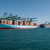 Pra', per la prima volta al porto ormeggiate insieme due mega portacontainer