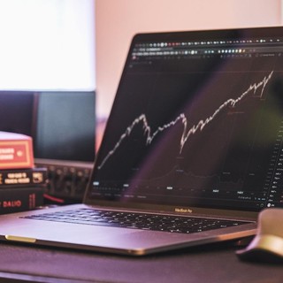 Il Nasdaq 100 stabilisce un nuovo record, offrendo i rendimenti del primo semestre più forti di sempre