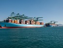 Pra', per la prima volta al porto ormeggiate insieme due mega portacontainer Pra', per la prima volta al porto ormeggiate insieme due mega portacontainer