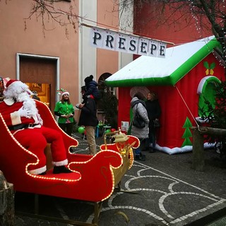 Natale e solidarietà: la camminata dei Babbi Natale per l'ospedale Gaslini