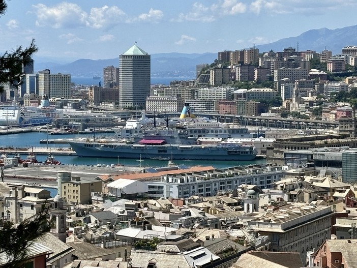 Rotta su Genova per la portaerei Garibaldi: nasce il progetto per un sito museale