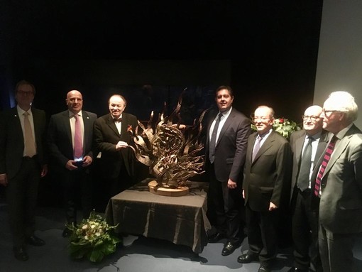 La Regione Liguria dona al museo Nobel di Stoccolma un'opera dello scultore Carlo Balljana