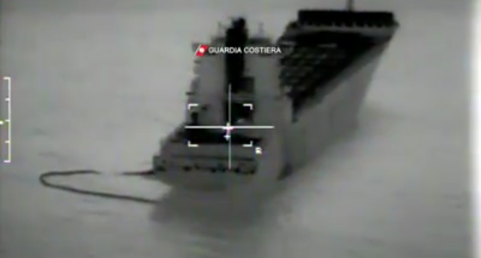 Incidente navi: l'inquinamento si allontana dalla costa ligure Incidente navi: l'inquinamento si allontana dalla costa ligure