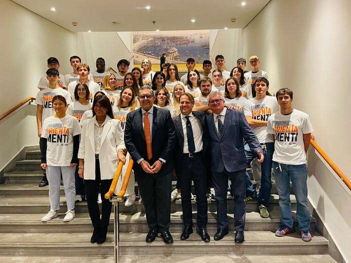 La bussola del futuro per migliaia di giovani: al Porto Antico è partito il Festival Orientamenti La bussola del futuro per migliaia di giovani: al Porto Antico è partito il Festival Orientamenti