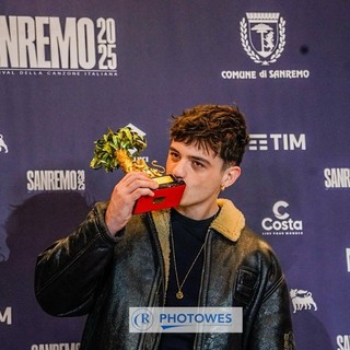 Sanremo, Olly trionfa anche sui social: guadagna in pochi giorni mezzo milione di fan in più Sanremo, Olly trionfa anche sui social: guadagna in pochi giorni mezzo milione di fan in più