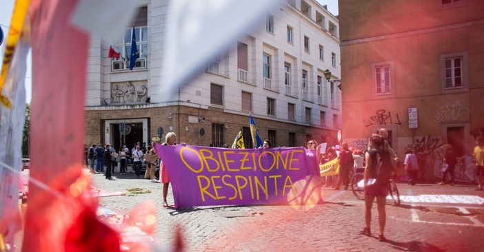 Aborto, le recensioni sulle strutture liguri: “In ginecologia a Lavagna sono di C.L. e obiettori”