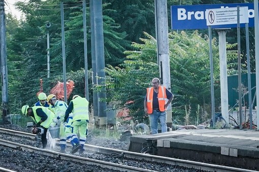Cinque operai uccisi da un treno, Toti: "Morire facendo il proprio lavoro è inaccettabile" Cinque operai uccisi da un treno, Toti: "Morire facendo il proprio lavoro è inaccettabile"