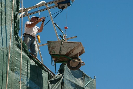 Al Palazzo della Borsa l'incontro “Lavoro è speranza. Fra consapevolezza e contraddizione” promosso dalla Diocesi in preparazione al Giubileo dei Lavoratori Al Palazzo della Borsa l'incontro “Lavoro è speranza. Fra consapevolezza e contraddizione” promosso dalla Diocesi in preparazione al Giubileo dei Lavoratori
