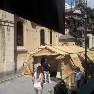 La chiesa dell'ospedale San Martino allestita per ospitare le salme delle vittime
