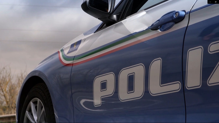 Rivarolo, si cala dalla finestra per fuggire ma cade e finisce in ospedale: arrestato ladro Rivarolo, si cala dalla finestra per fuggire ma cade e finisce in ospedale: arrestato ladro