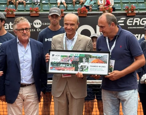 La consegna del riconoscimento da parte dell'ATP La consegna del riconoscimento da parte dell'ATP