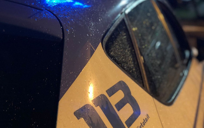 Via Romairone, tenta di rubare apparecchi elettronici per 1.300 euro e minaccia un responsabile con le cesoie: arrestato