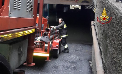 Maltempo a Genova: gli interventi dei pompieri Maltempo a Genova: gli interventi dei pompieri