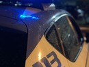 Giovani distruggono una portiera del bus e tentano di aggredire il conducente: indagini in corso