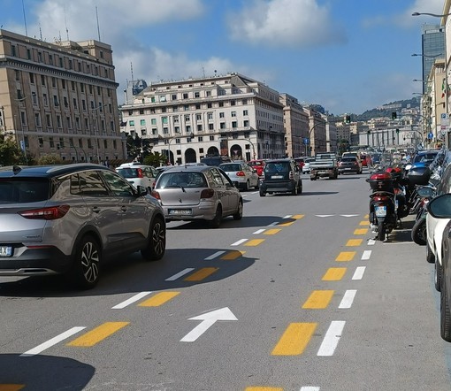 "Automobilisti e Motociclisti genovesi" contro il ritorno delle piste ciclabili in viale Brigate Partigiane